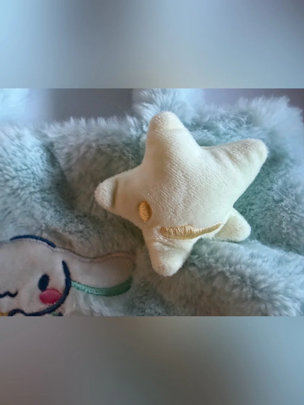 Hello kitty Sanrio and friends plush fuzzy bag. Pre-owned in very good condition